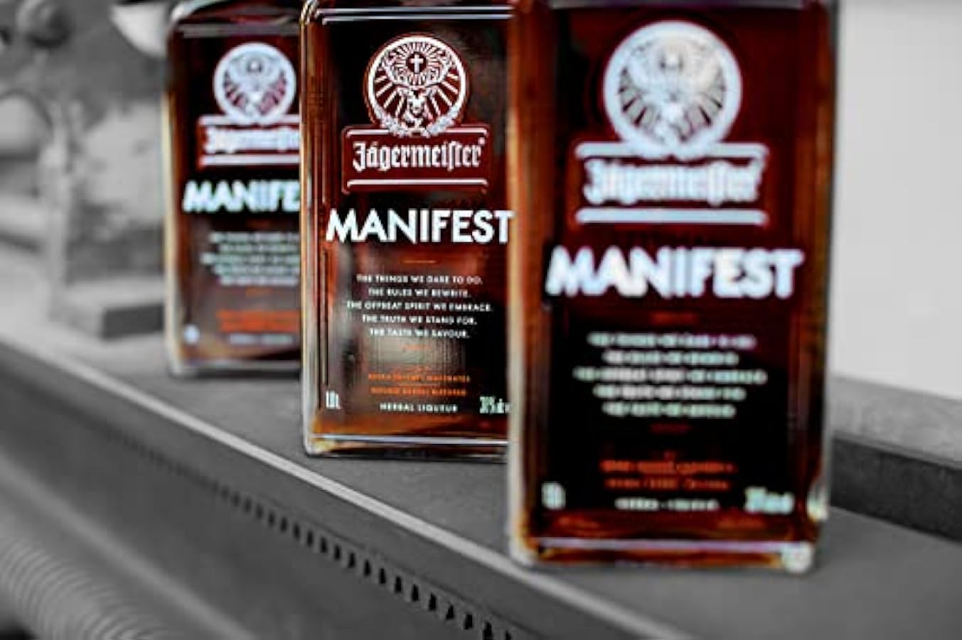 Jägermeister MANIFEST 100cl - Liquore premium a base di erbe con note di anice e frutta secca. 38% Vol. 200976231