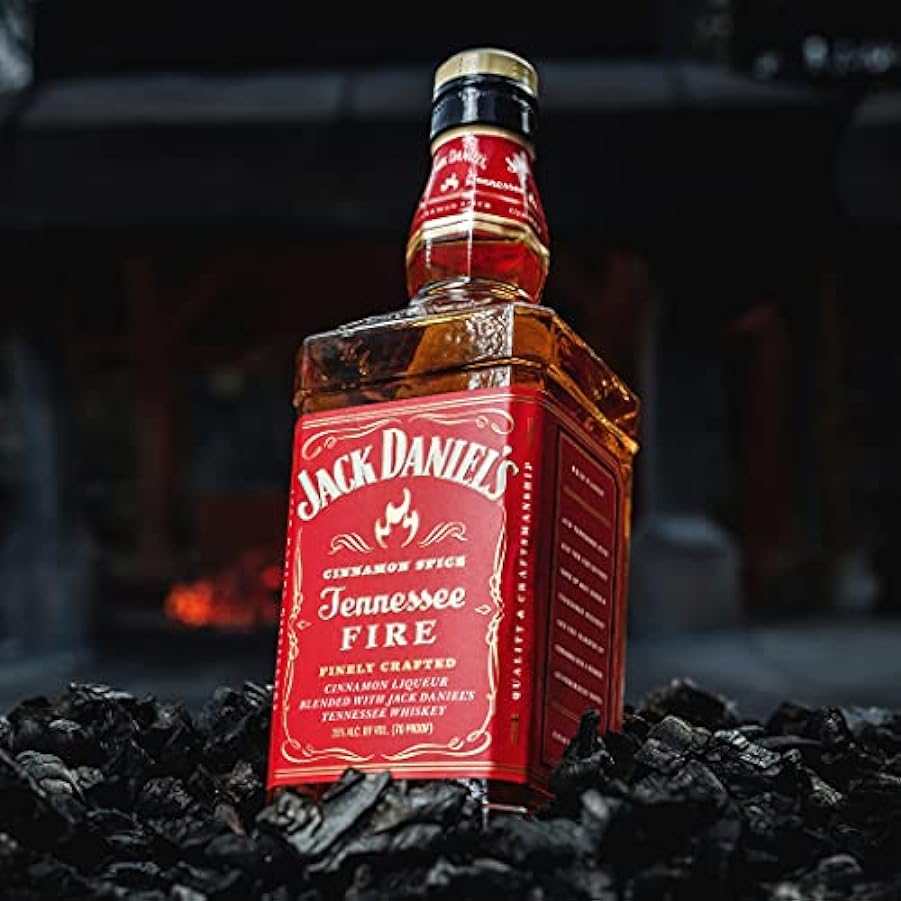 Jack Daniel´s Tennessee Fire – Il tradizionale Tennessee Whiskey con un tocco di cannella. Vol 35% - 100cl & Bonded Tennessee Whiskey - Whiskey Premium invecchiato 400631434