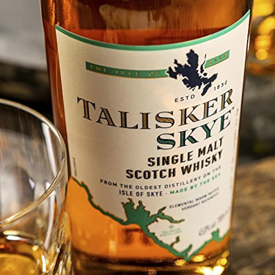 Johnnie Walker Black Label 12 Anni Blended Scotch Whisky, 700ml & Talisker Skye Single Malt Scotch Whisky, 700 ml (La confezione può variare) 16270533